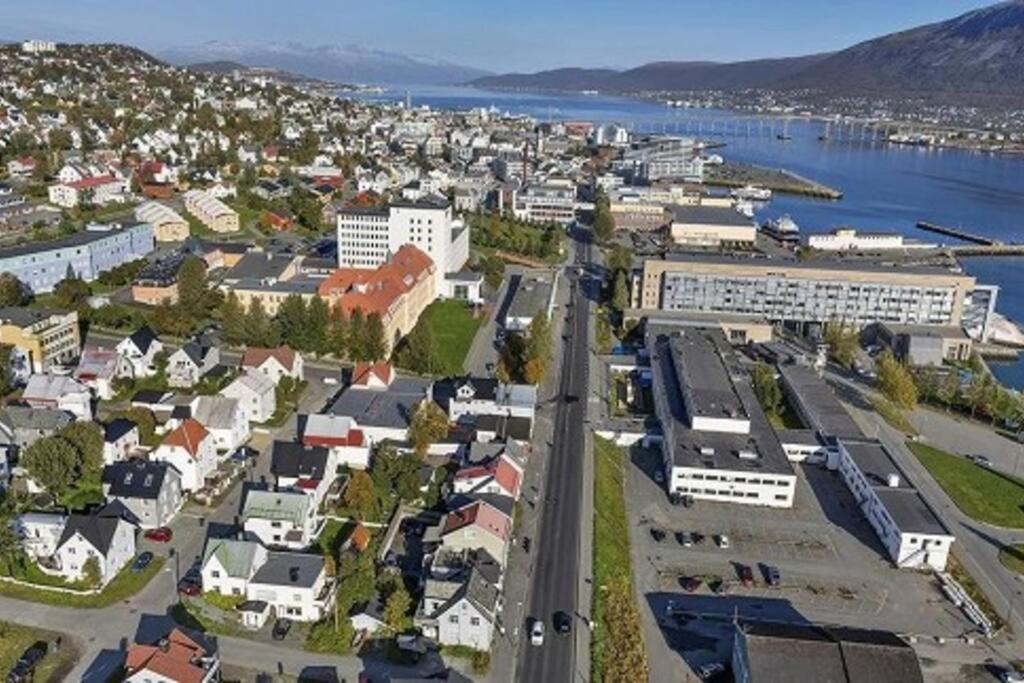 In The Heart Of The Aurora Borealis - Tromso City Εξωτερικό φωτογραφία
